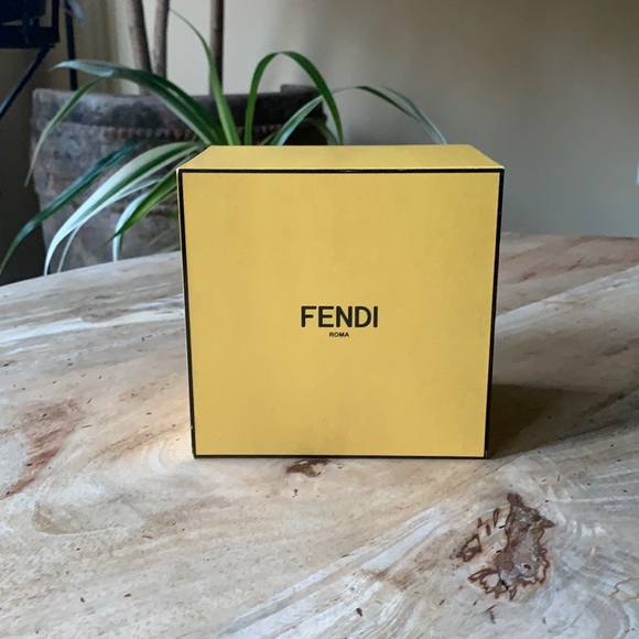 FENDI Giftbox - Picture 1 of 8